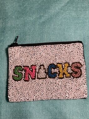 Beaded cards pouch